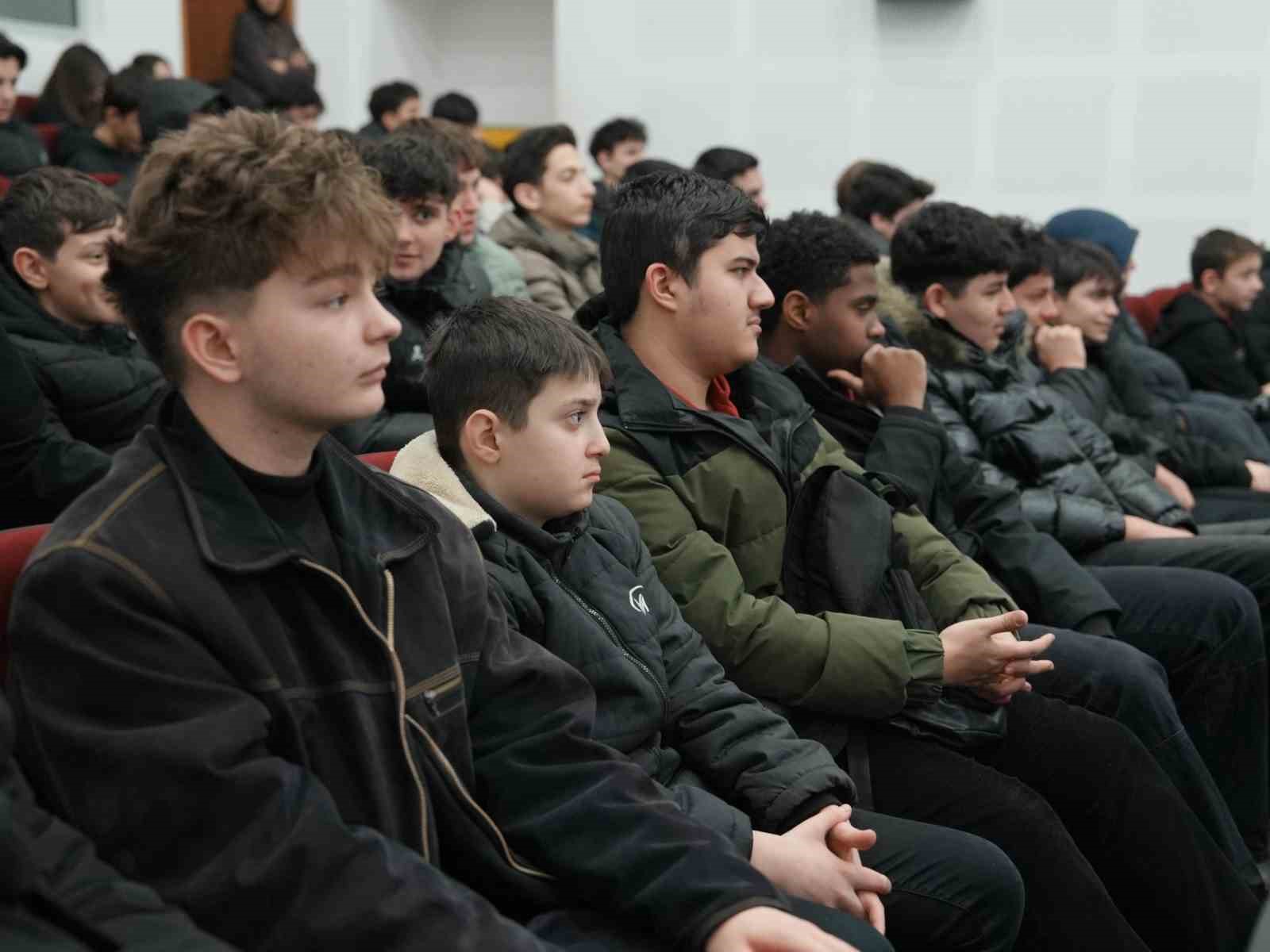 bilim merkezinde dronlar ve kullanimi soylesisi 1