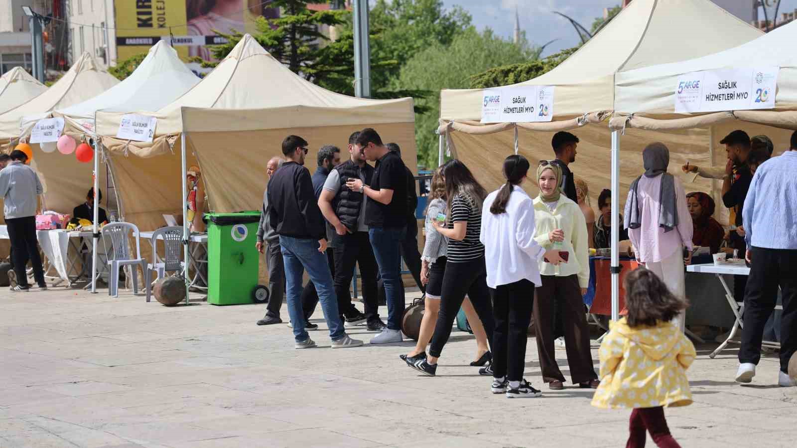 bilim senliginde jandarma standina yogun ilgi 2 YuQb9Hg9