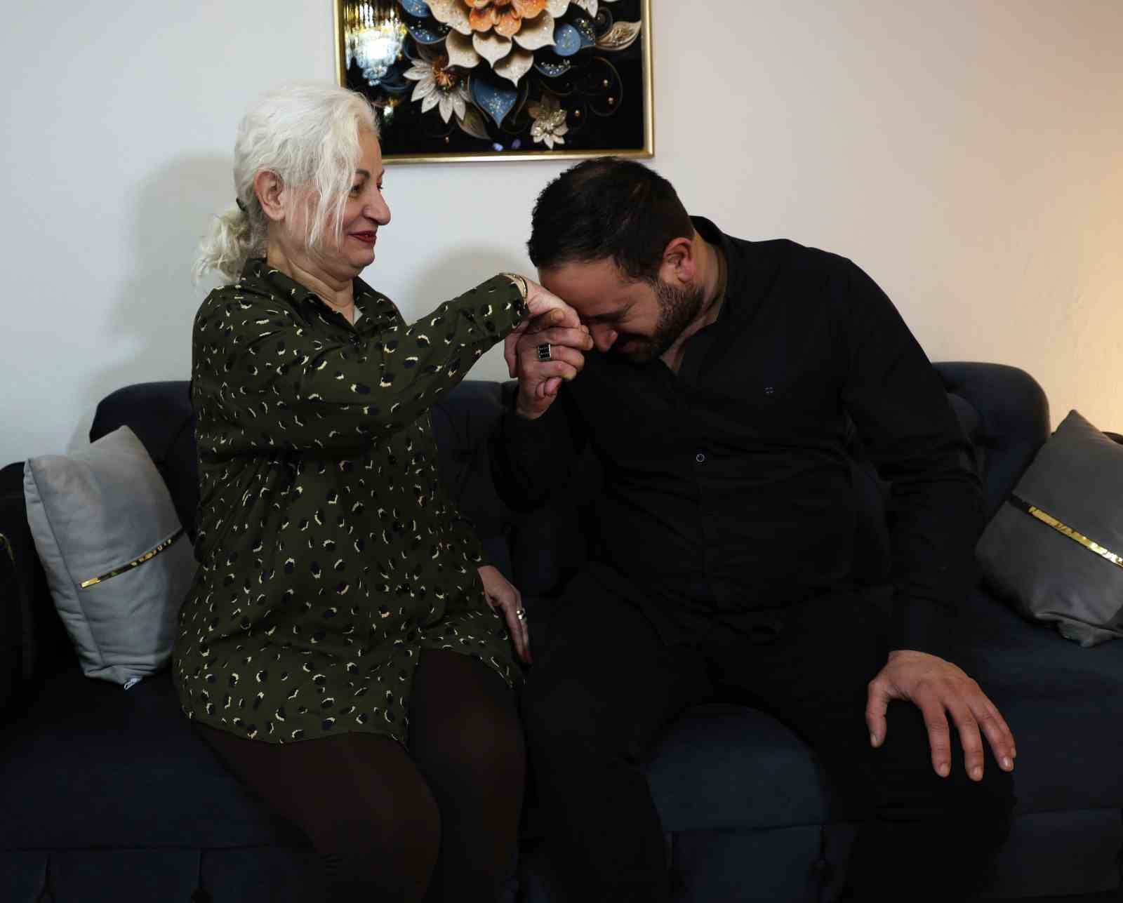 Bilinci kapanan anne, oğlundan aldığı karaciğerle yaşama tutundu 4 bilinci kapanan anne oglundan aldigi karacigerle yasama tutundu 0 LGulmUPB