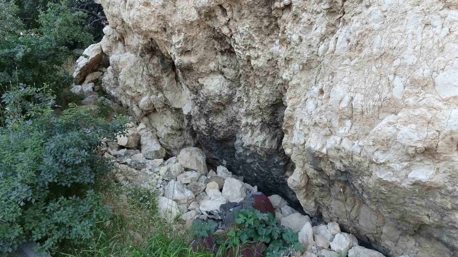 Bin 250 rakımdaki mağarada insan kemikleri bulundu 4 bin 250 rakimdaki magarada insan kemikleri bulundu 0 eQDEUf7m