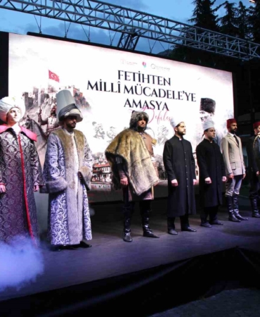bin-yillik-kiyafetler-defilede-fetihten-milli-mucadeleye-amasya-3wwgi8tI.jpg