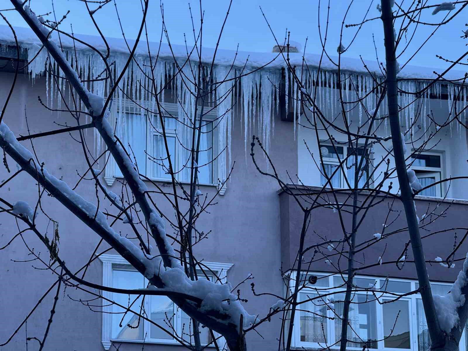 bina catilarindaki dev buz sarkitlari tehlike saciyor 1 B9PFRsS5