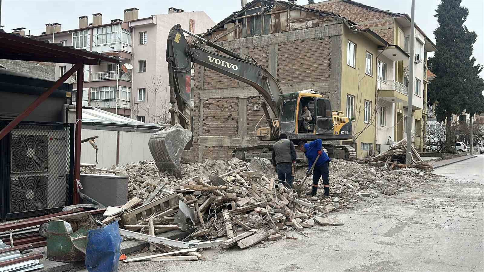 bina yikimi sirasinda dogal gaz borusundan sizinti meydana geldi 0 dLDFB1jQ