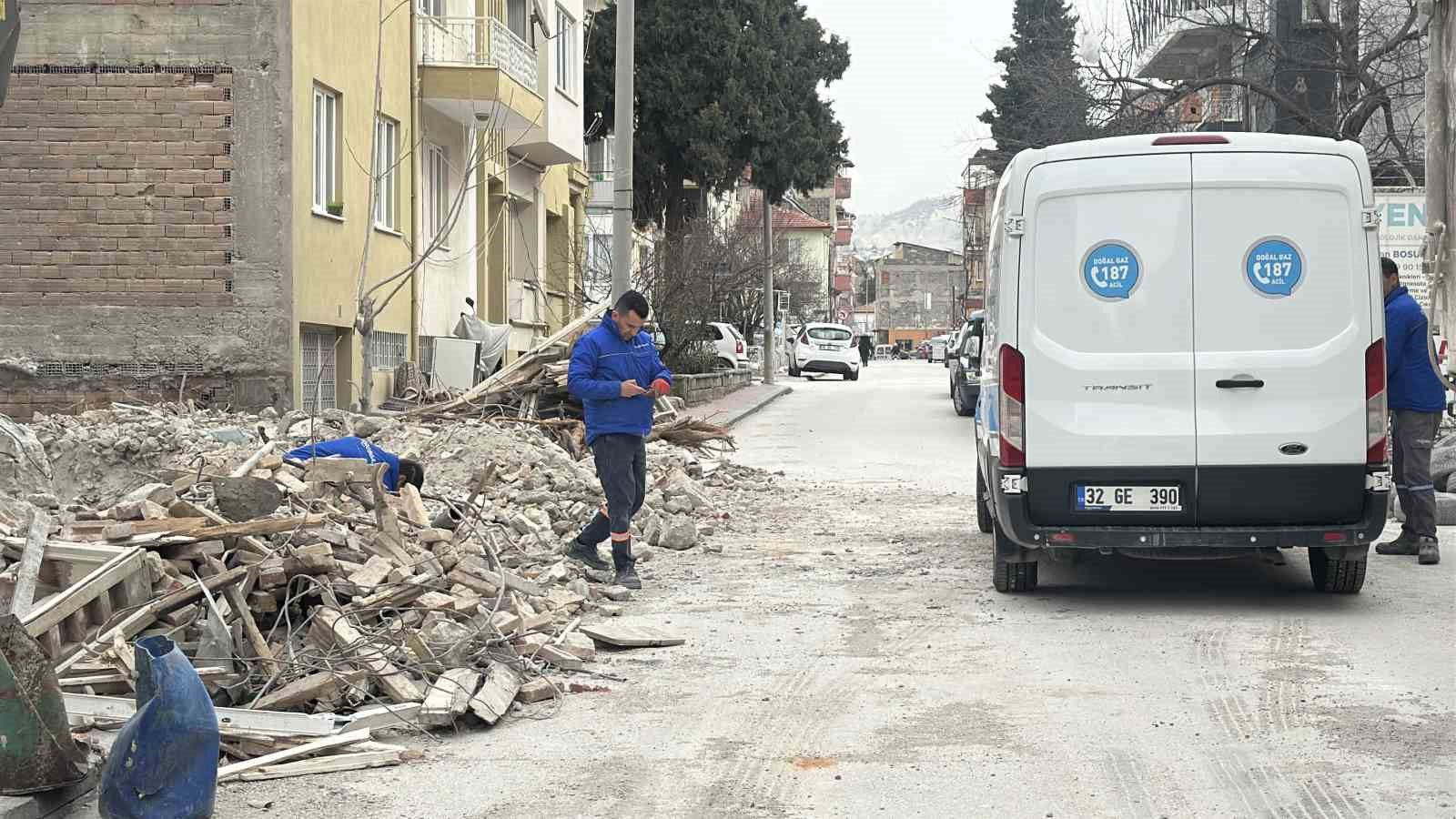 bina yikimi sirasinda dogal gaz borusundan sizinti meydana geldi 4 9nvCscPG
