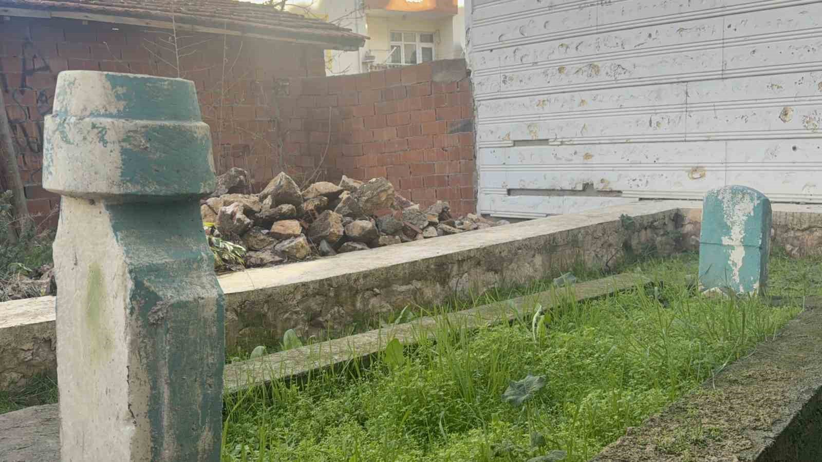 binalar arasinda kalan turbe unutulmaya yuz tuttu 2 HcvS4j7m