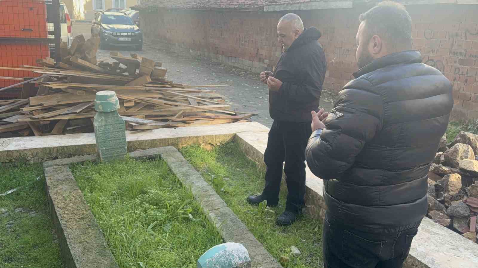 binalar arasinda kalan turbe unutulmaya yuz tuttu 5 4nGYvtJY