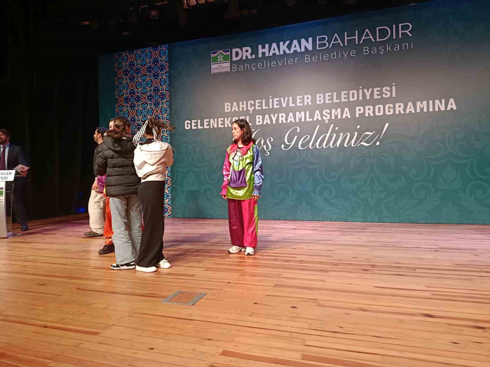 binali yildirim turkiye silah sanayisiyle ekonomisiyle her seyden once vatan sevgisiyle hercumerc olmus bir 3ad3IjrV