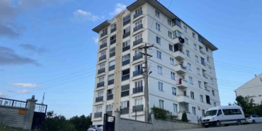binanin-7-katindan-dusen-cocuk-hayatini-kaybetti-zC3NKSeX.jpg