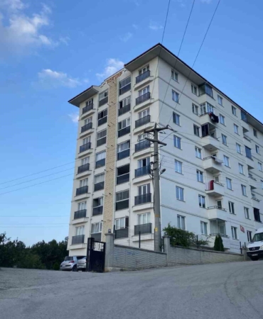 binanin-7-katindan-dusen-cocuk-hayatini-kaybetti-zC3NKSeX.jpg