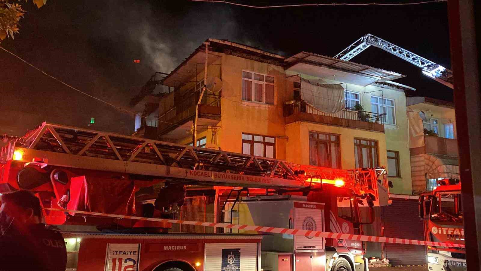 binanin catisinda korkutan yangin 2 abD23MCD
