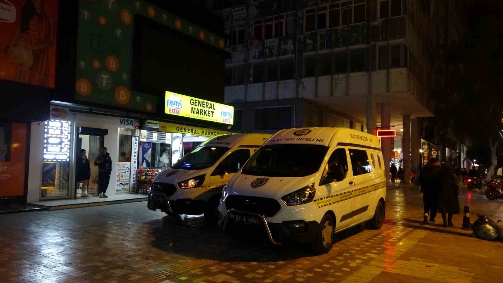 binaya yayilan agir koku ihbariyla ortaya cikti dairede olu bulundu 1 uHHupK2I