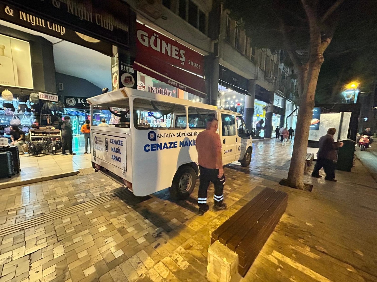 binaya yayilan agir koku ihbariyla ortaya cikti dairede olu bulundu 2 p6yOVPqv