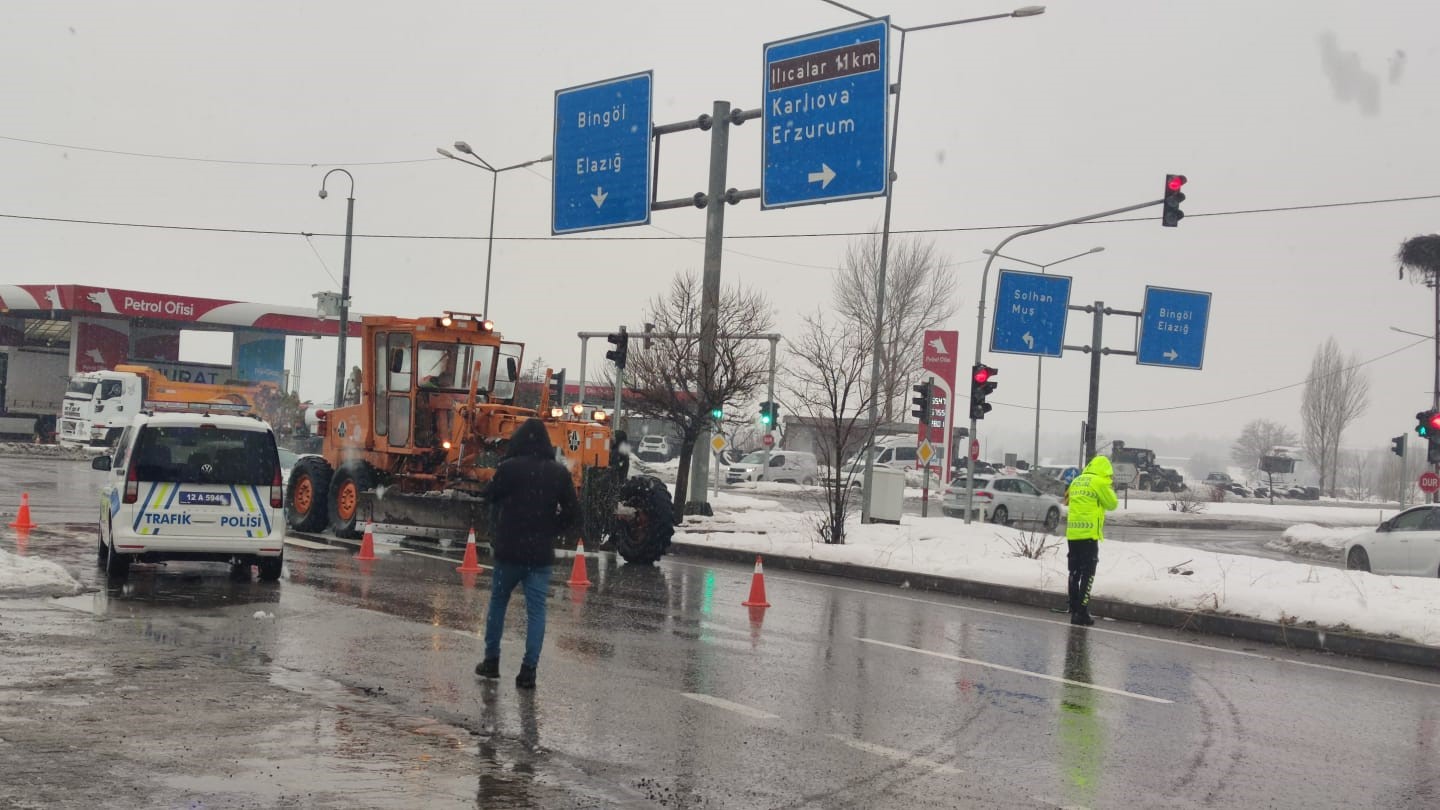Bingöl genelinde kar yağışı etkisini sürdürüyor 9 bingol genelinde kar yagisi etkisini surduruyor 5 fTEaAgA2