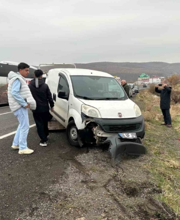 bingol-trafik-kazasi-2-yarali-CKlfqnDL.jpg