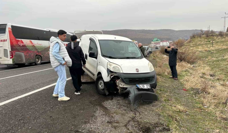 bingol-trafik-kazasi-2-yarali-CKlfqnDL.jpg