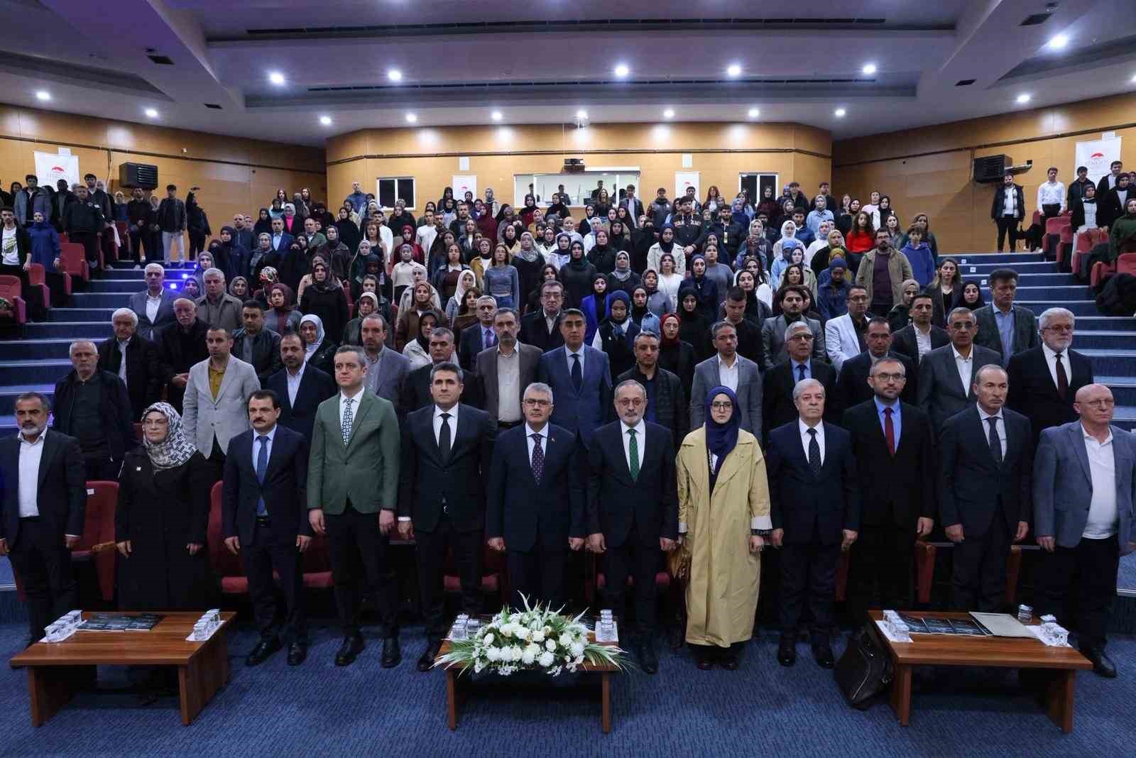 bingol universitesinde nat i serif yarismasi odul toreni duzenlendi 3