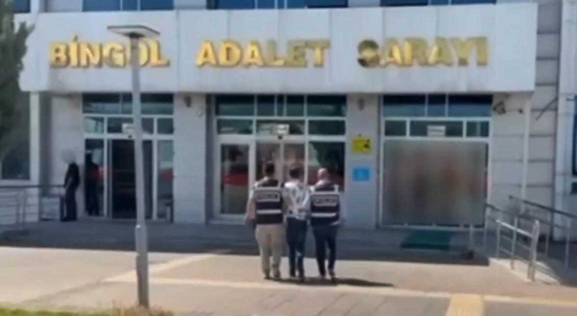 Bingöl’de 20 yıl kesinleşmiş hapis cezası bulunan firari yakalandı 5 bingolde 20 yil kesinlesmis hapis cezasi bulunan firari yakalandi 1 UKKsRGGz