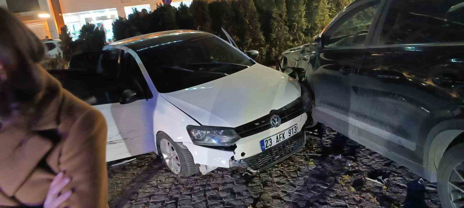 bingolde 4 kisinin yaralandigi kaza kamerada 2 COgn2kKh
