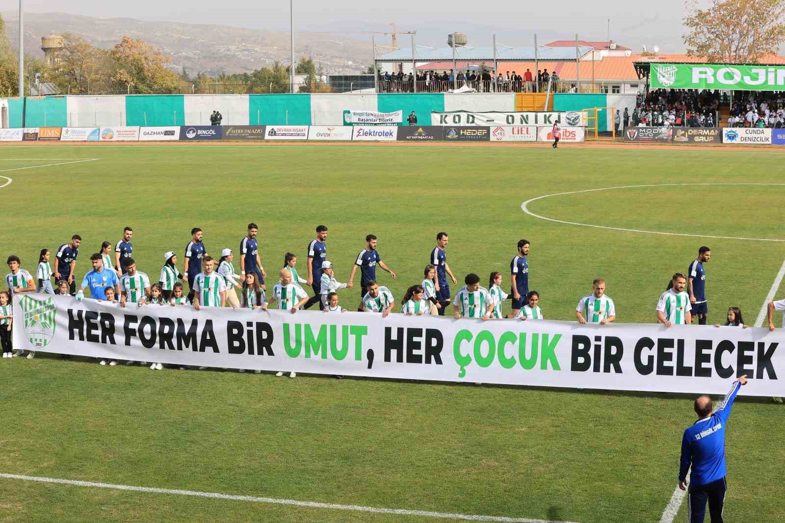 bingolde 750 ogrenciye forma destegi 4 SazMlPNA