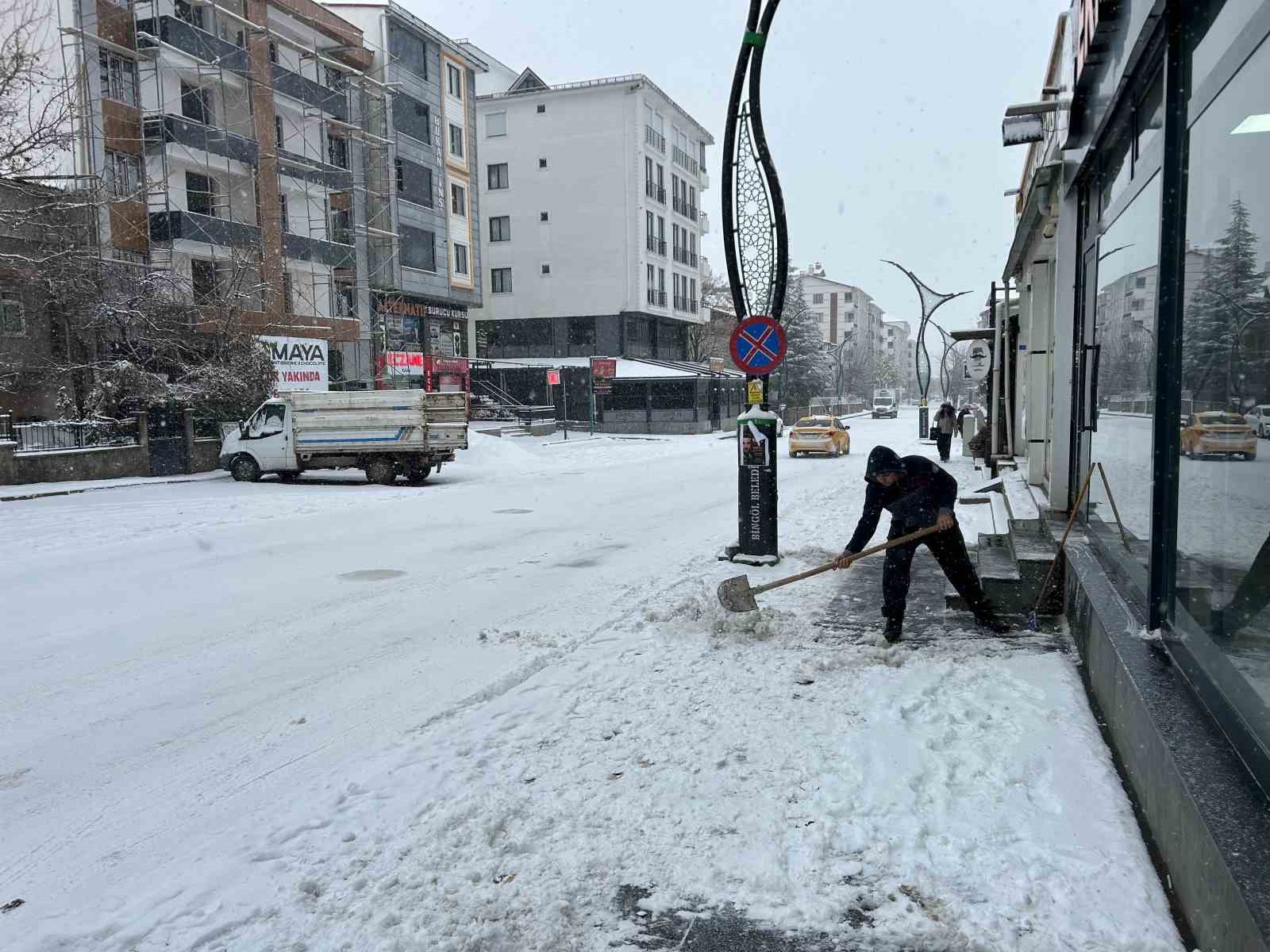 Bingöl’de beklenen kar yağışı başladı 5 bingolde beklenen kar yagisi basladi 1 3ww8lzFc