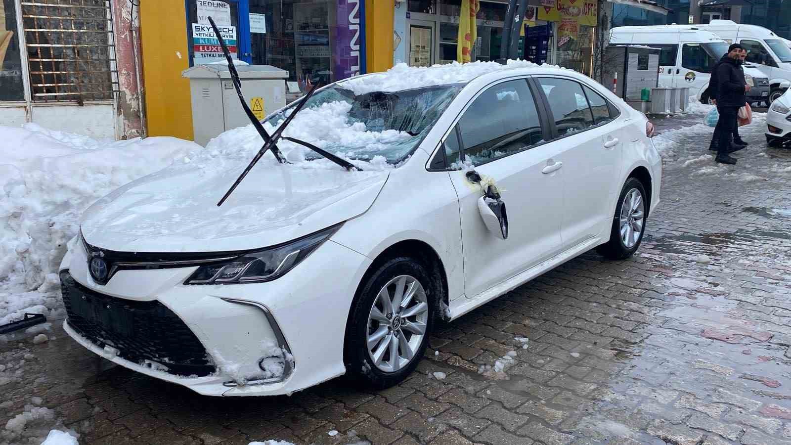 bingolde catidan dusen kar otomobile zarar verdi 2 QhwQZQuU