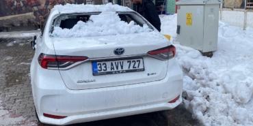 bingolde-catidan-dusen-kar-otomobile-zarar-verdi-ZOVHsqjG.jpg