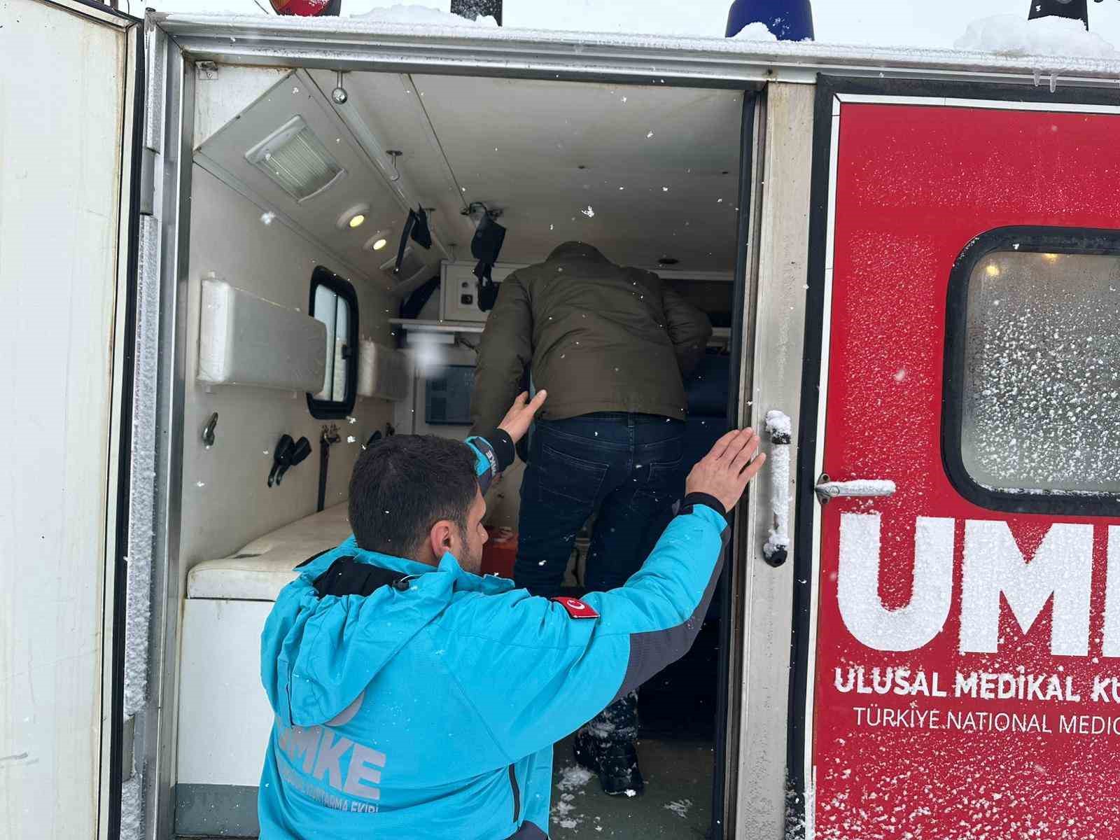 bingolde diyaliz hastasi umke tarafindan hastaneye ulastirildi 2 UrDPKJsa