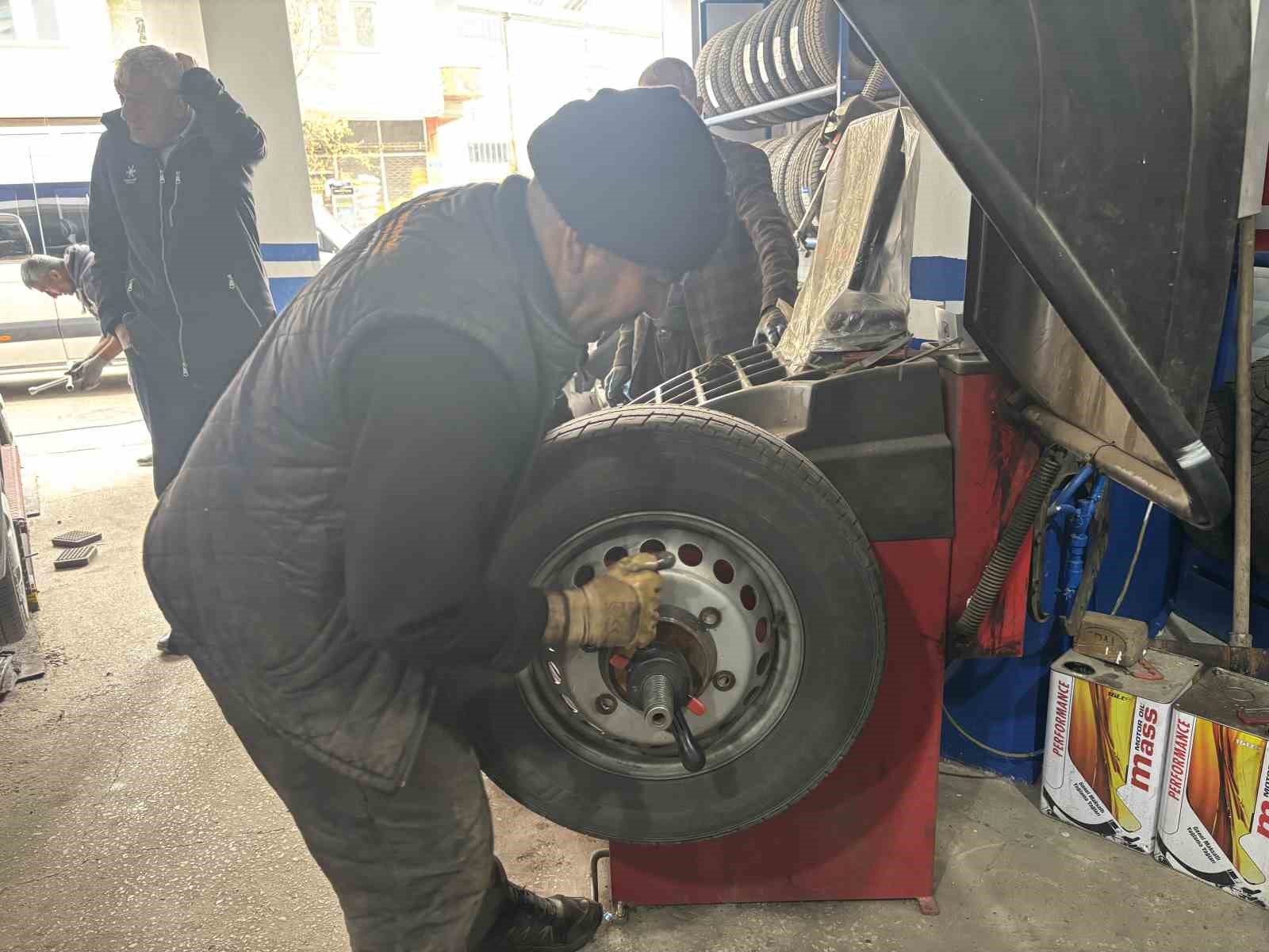 bingolde havalar isinmadi lastik degisimi gecikti suruculer beklemede 2 asicitb9