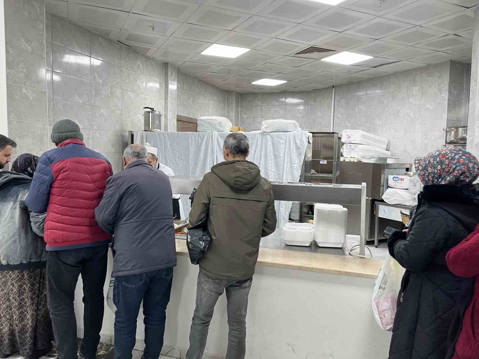 bingolde her gun 2 bin 500 kisilik iftar yemegi 2 SytpYPIq