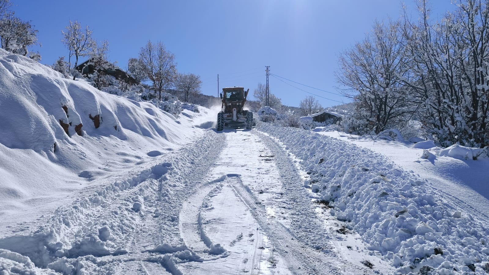 bingolde kapanan koy yollarinda calismalar araliksiz suruyor 2 cBlhcezE
