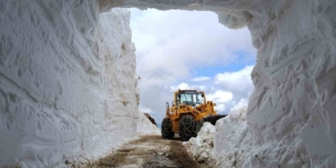 bingolde-kar-tunelleri-arasinda-yol-acma-mesaisi-suruyor-Hgr3zjNQ.jpg