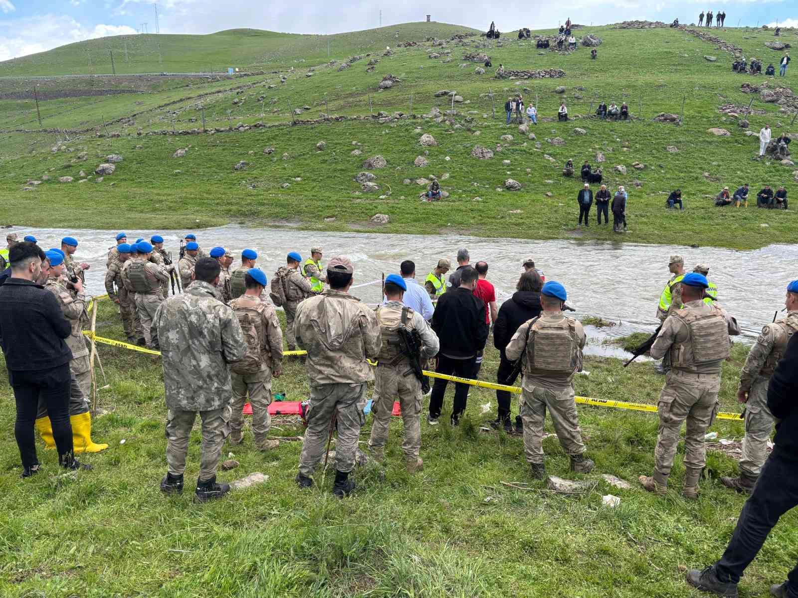 Bingöl’de kayıp emekli öğretmen derede ölü bulundu 4 bingolde kayip emekli ogretmen derede olu bulundu 0 DTj9YeWu