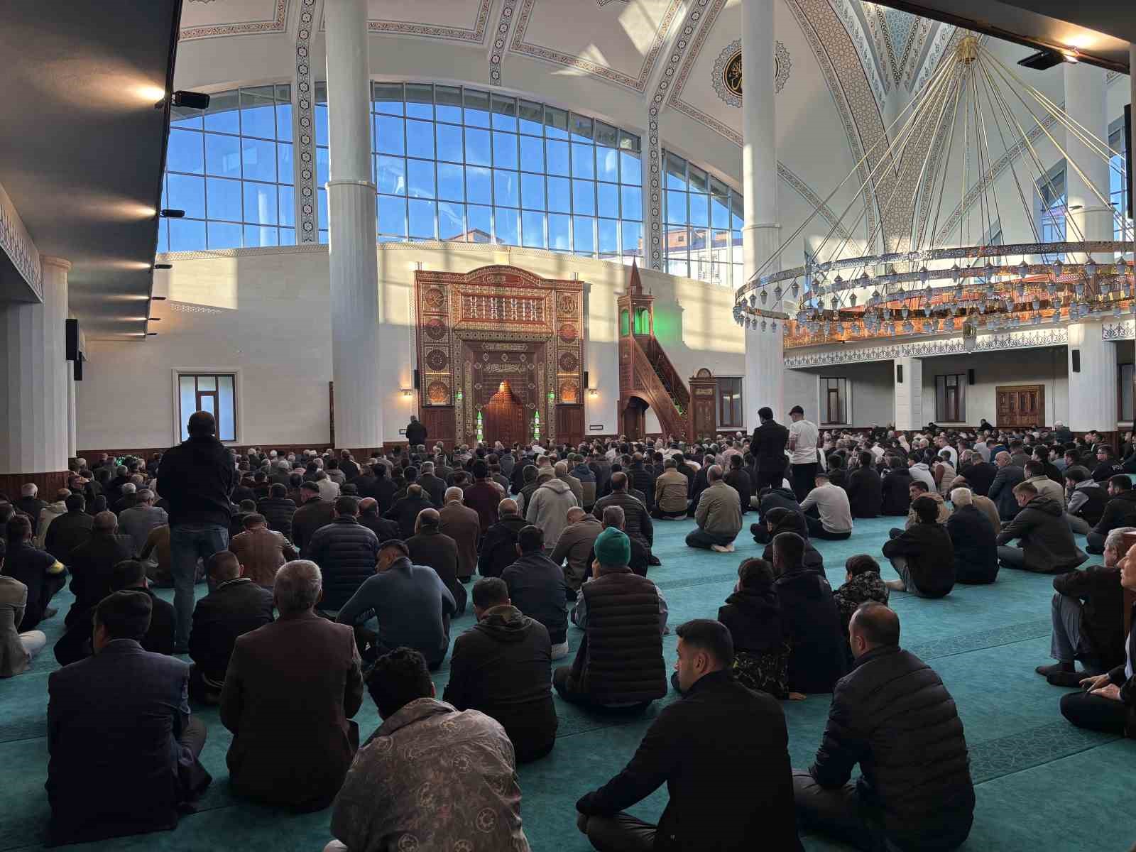 bingolde kurban bayrami namazi eda edildi 0