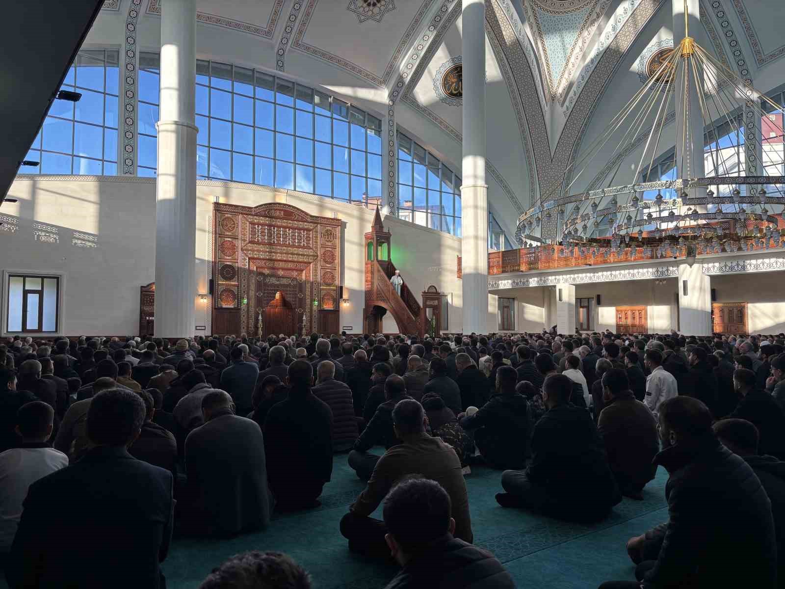 bingolde kurban bayrami namazi eda edildi 1