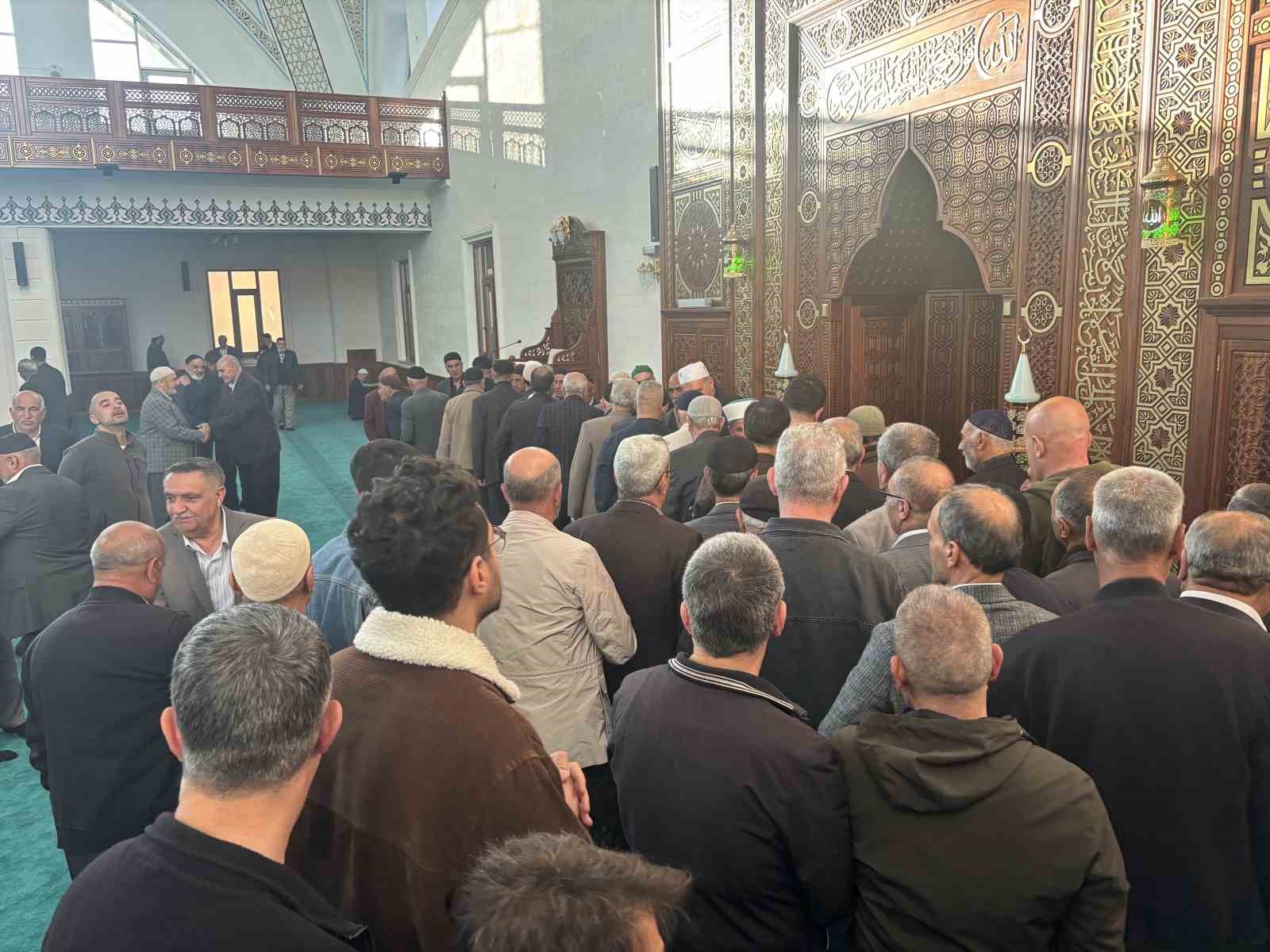 bingolde kurban bayrami namazi eda edildi 2 NddVHpIj