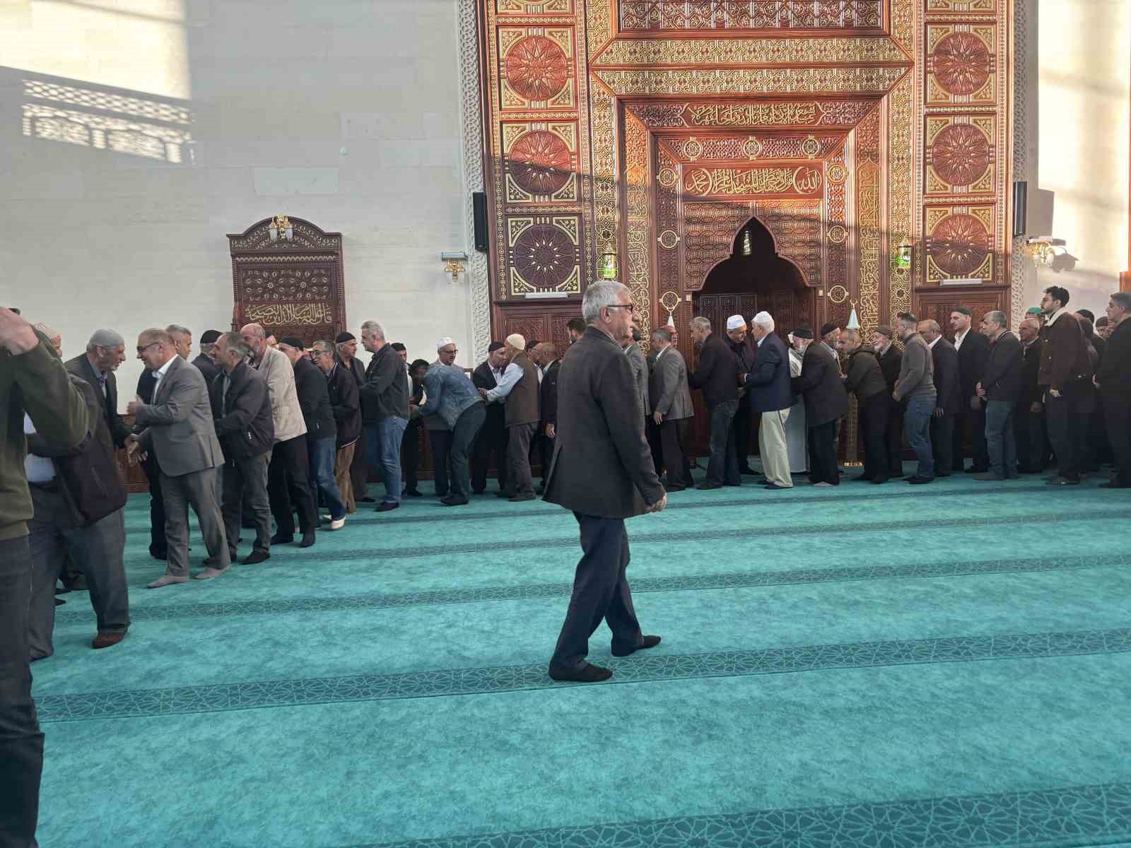 bingolde kurban bayrami namazi eda edildi 3 1XJ1EjCk