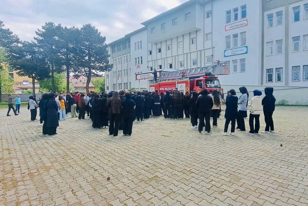 bingolde okullarda yangin ve tahliye uygulamalari yapildi 1 ehZmTXQC