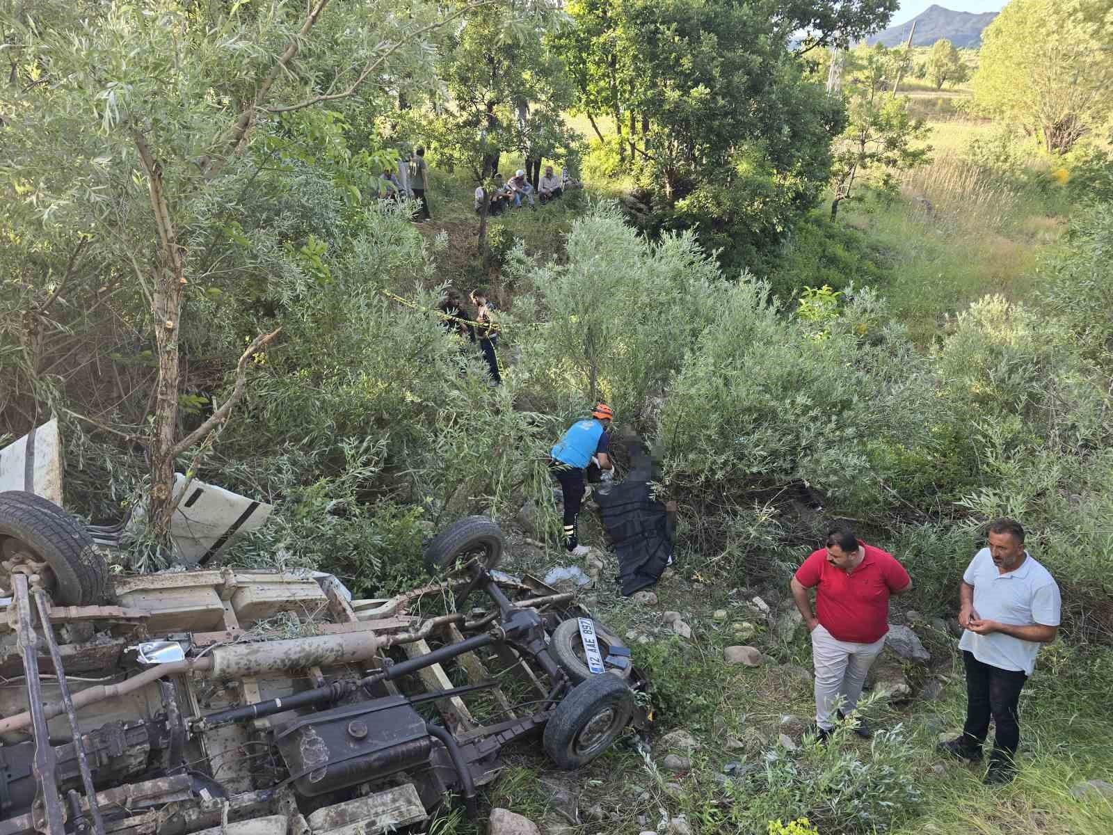 Bingöl’de pikap uçuruma yuvarlandı: 3 ölü, 2 yaralı 4 bingolde pikap ucuruma yuvarlandi 3 olu 2 yarali 0 G3ENkQEJ