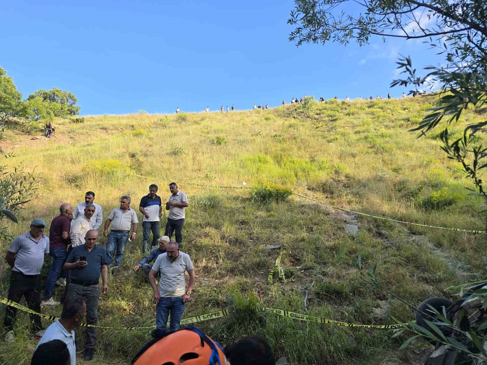 Bingöl’de pikap uçuruma yuvarlandı: 3 ölü, 2 yaralı 5 bingolde pikap ucuruma yuvarlandi 3 olu 2 yarali 1 UEFmhhGE