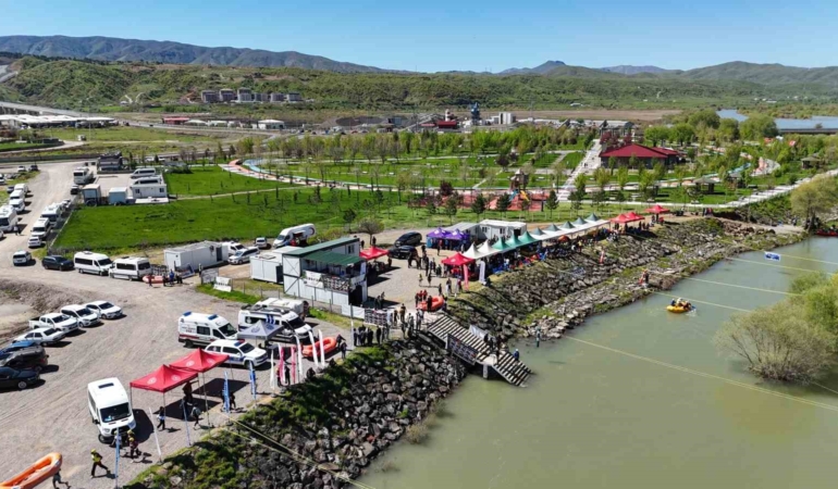 bingolde-rafting-soleni-turkiye-sampiyonasi-coskuyla-basladi-Eq8cInlh.jpg