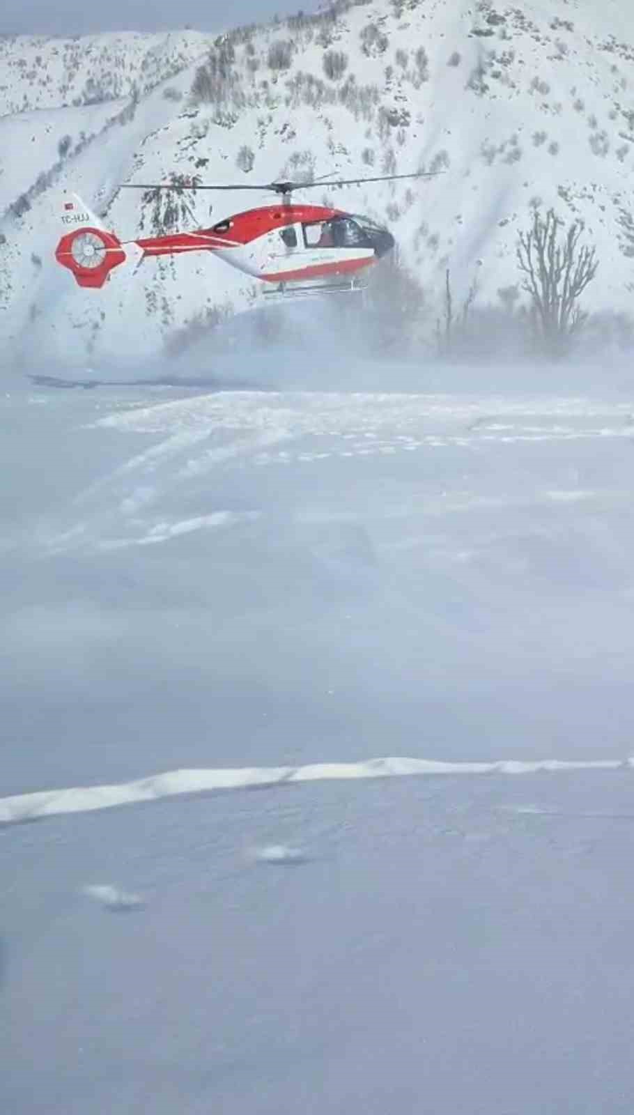 bingolde rahatsizlanan genc ambulans helikopterle hastaneye yetistirildi 0 WChLdpsR