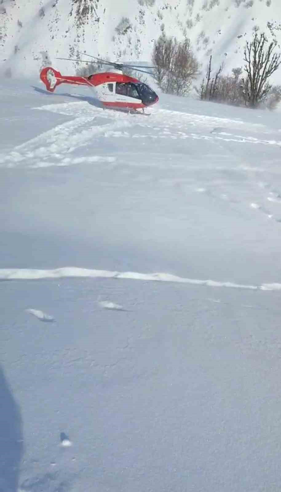 bingolde rahatsizlanan genc ambulans helikopterle hastaneye yetistirildi 2 ZjATHUvl