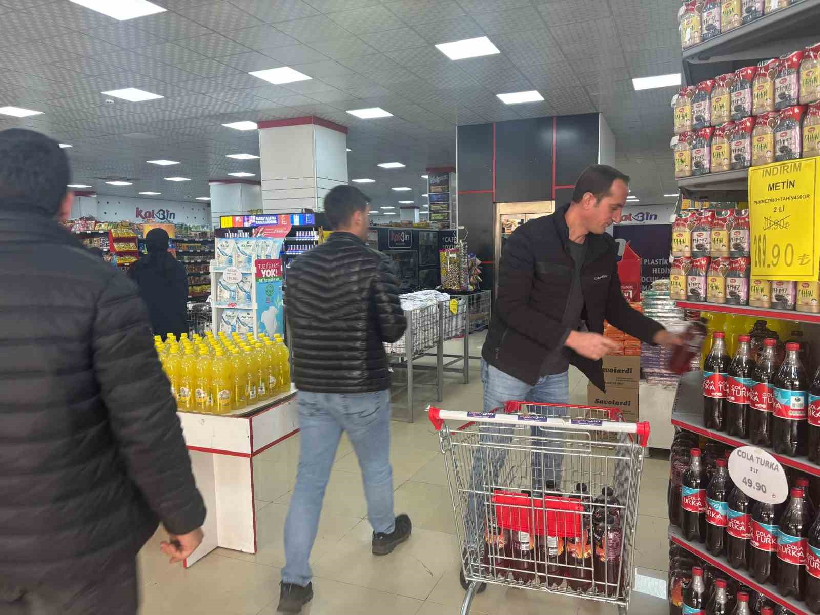 bingolde ramazan arifesinde alisveris hareketliligi 1 NPfyZLX1