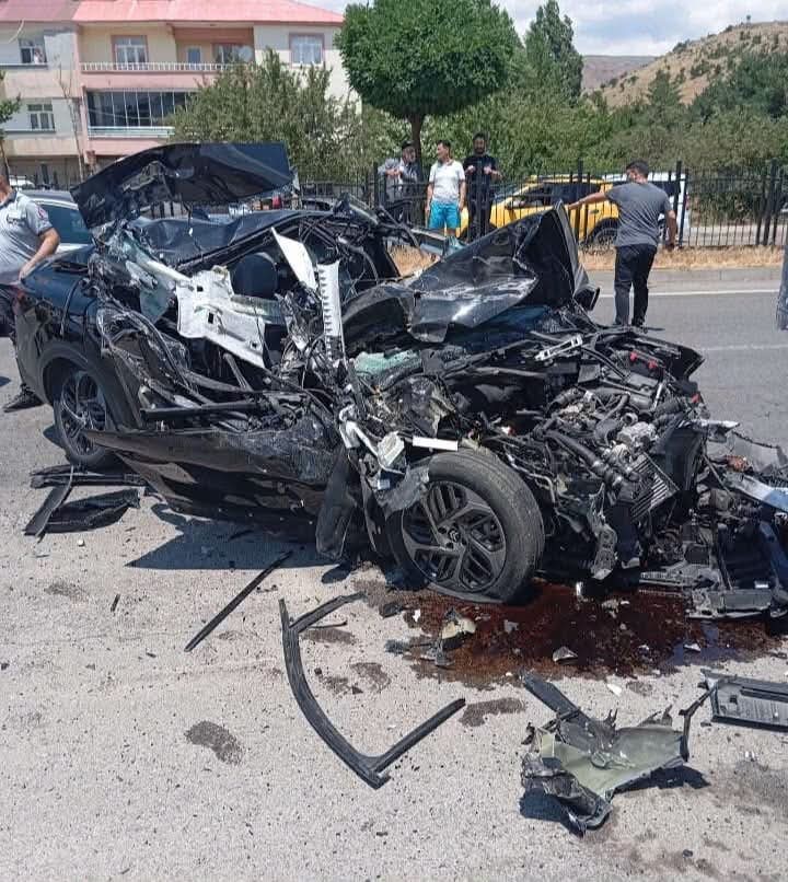 bingolde tira carpan otomobil hurdaya dondu 1 yarali 2 utA7VSTS