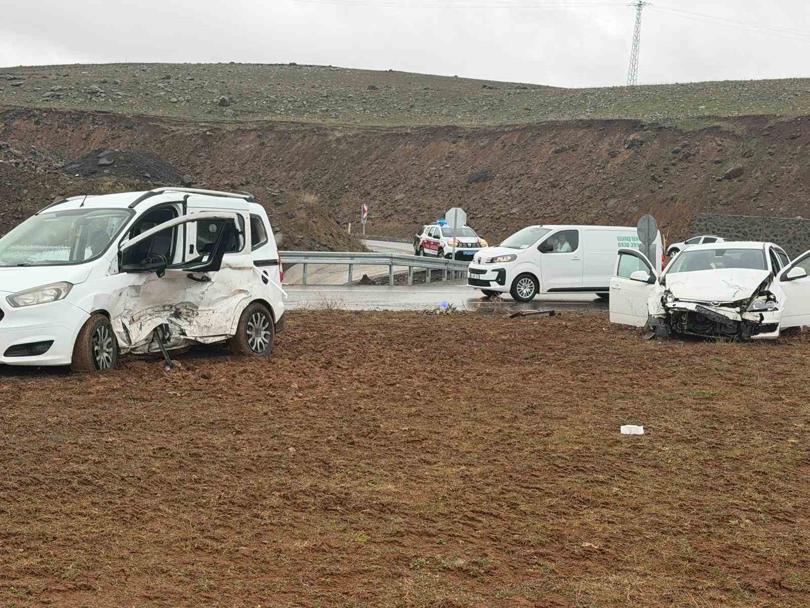 bingolde trafik kazasi 12 yarali 0 NUW8i6gZ