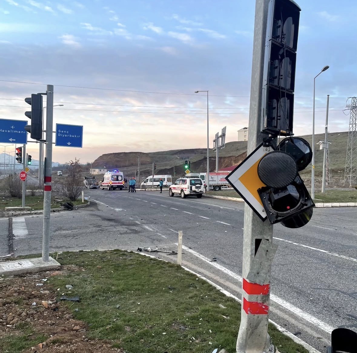bingolde trafik kazasinda arac ters dondu 1 yarali 1 8SjOmfPQ