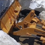 bingolde-yazin-ortasinda-kar-temizligi-TwLeiyHb.jpg