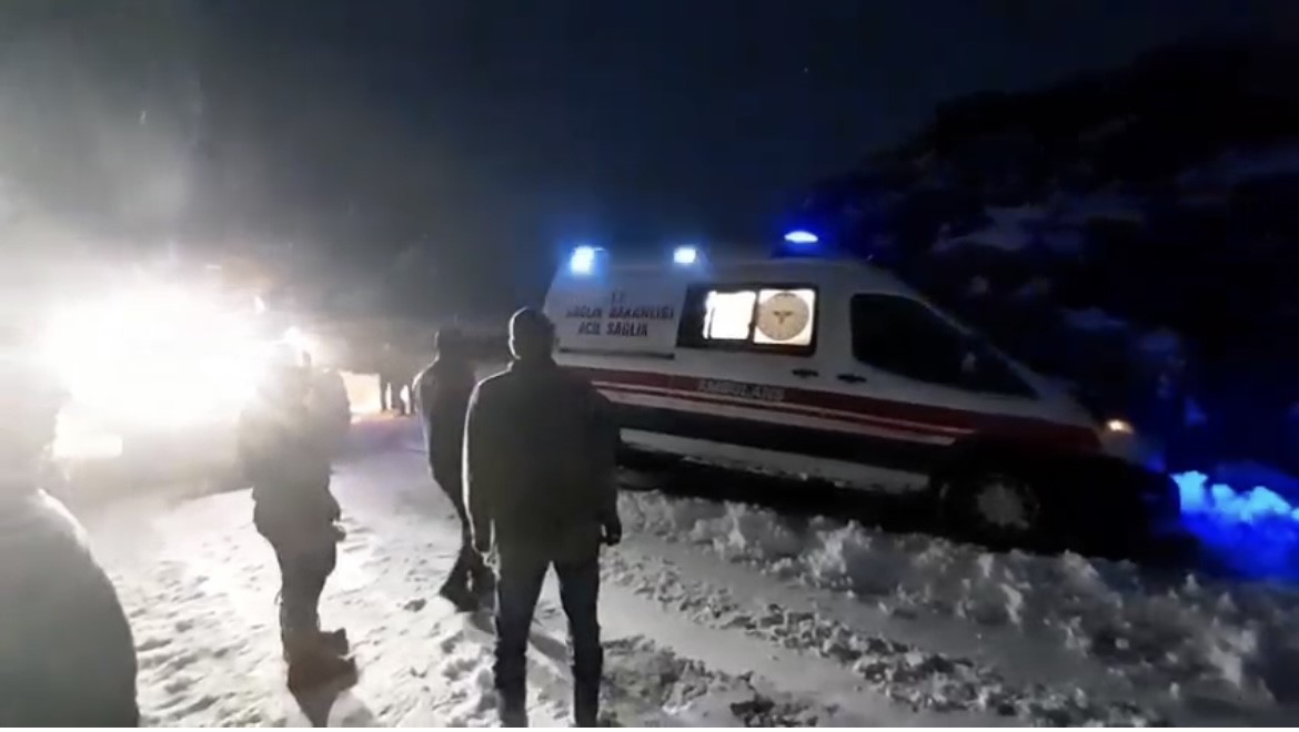 bingolde yogun kar yagisi sonrasi ekipler seferber oldu 0 paEDdDp7