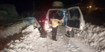 bingolde-yolda-kalan-paletli-ambulansi-ekipler-kurtardi-LOax85Hi.jpg