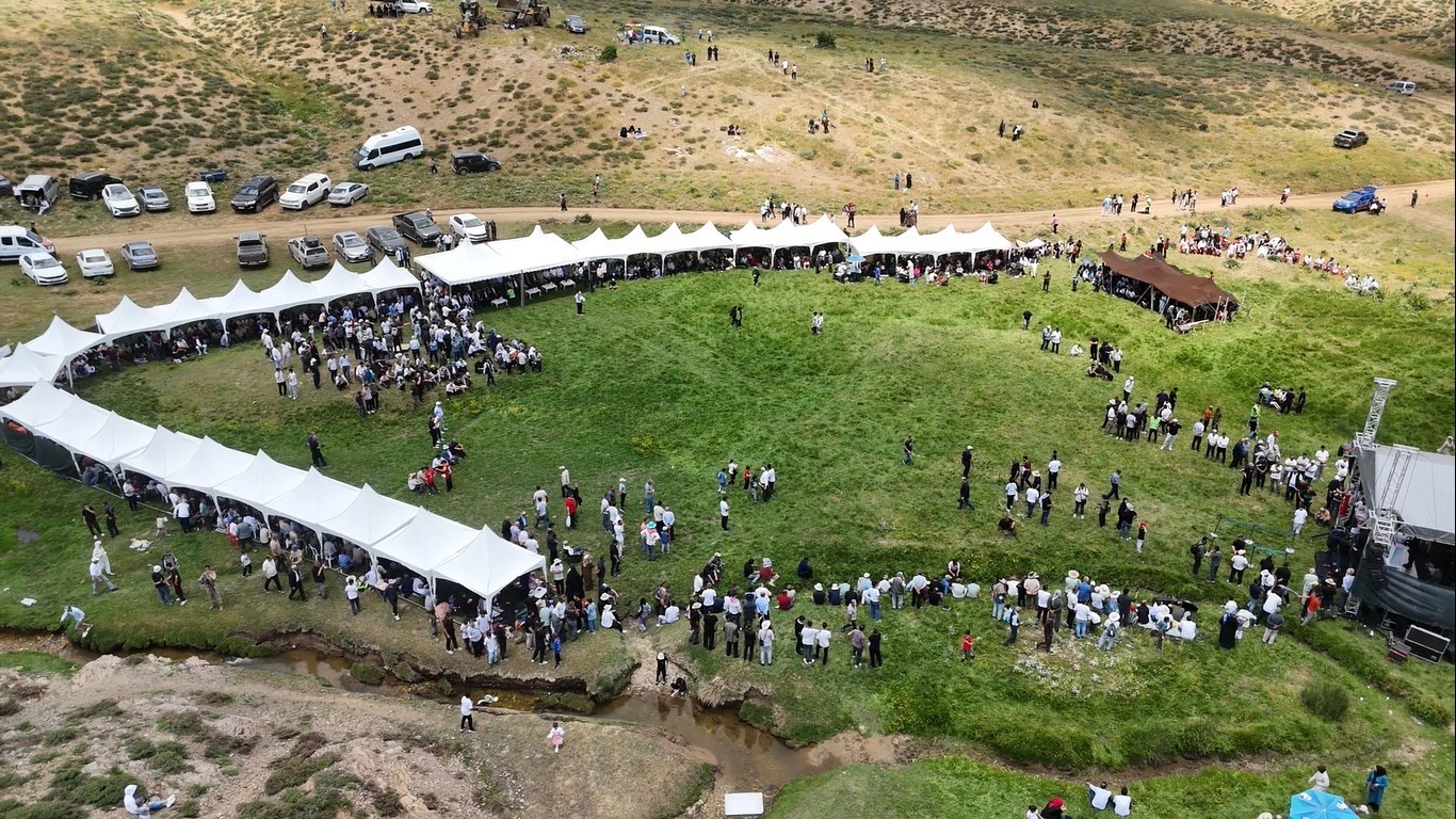 Bingöl’deki Çotla Festivali renkli görüntülere sahne oldu 4 bingoldeki cotla festivali renkli goruntulere sahne oldu 0 t7epOI7U